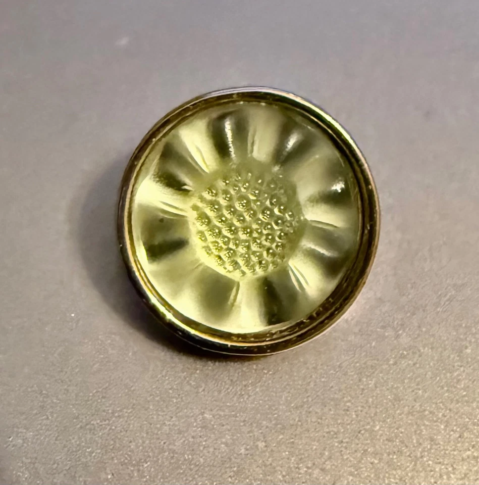 LALIQUE Leather  BRACELET Double Wrap Green Goldtone Buckle W/charm In Box - Image 2 of 4