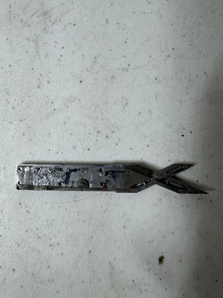 BMW 335i xDrive 2009-2015 emblema eléctrico logotipo insignia OEM Foto 2 de 2