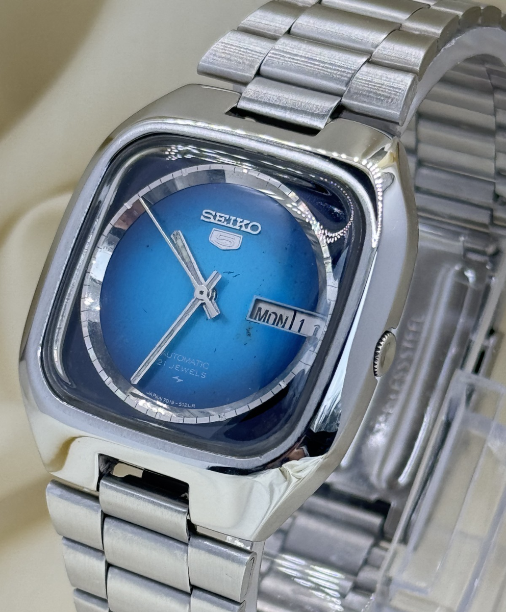 Vintage TV Shape Seiko 5 Automatic 7019-5090 Day/Date Men's Wrist
