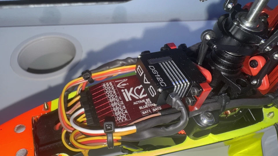 SAB Helicopter SG292 Goblin Mini Comet. Custom Glossy!! Spektrum SRXL2 DSMX - Image 4 of 4