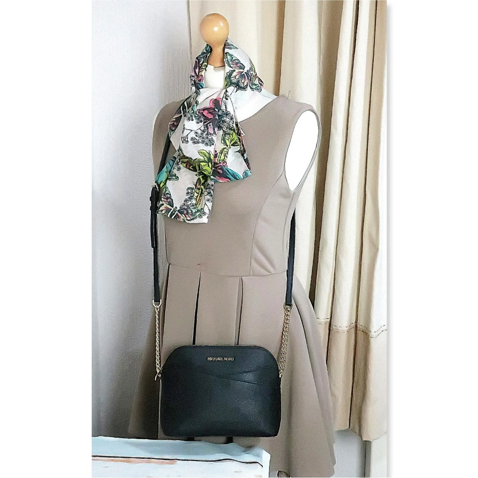 MICHAEL KORS Crossbody Bag Med JET SET Dome Black Saffiano Leather Lightly Used - Image 3 of 4