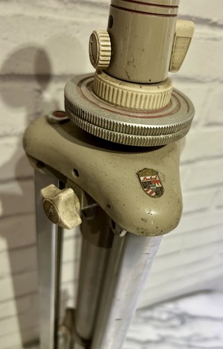 Linhof Lightweight Aluminium Tripod with Swivel Head Vintage West Germany - Picture 8 of 9