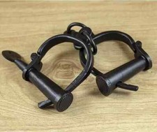 ANTIQUE BLACK HANDCUFF CUFFS SHACKLES ANTIQUE FINISHED OLD HANDCUFF