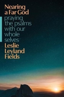 Leslie Leyland Fields Nearing a Far God (Taschenbuch) (US IMPORT)