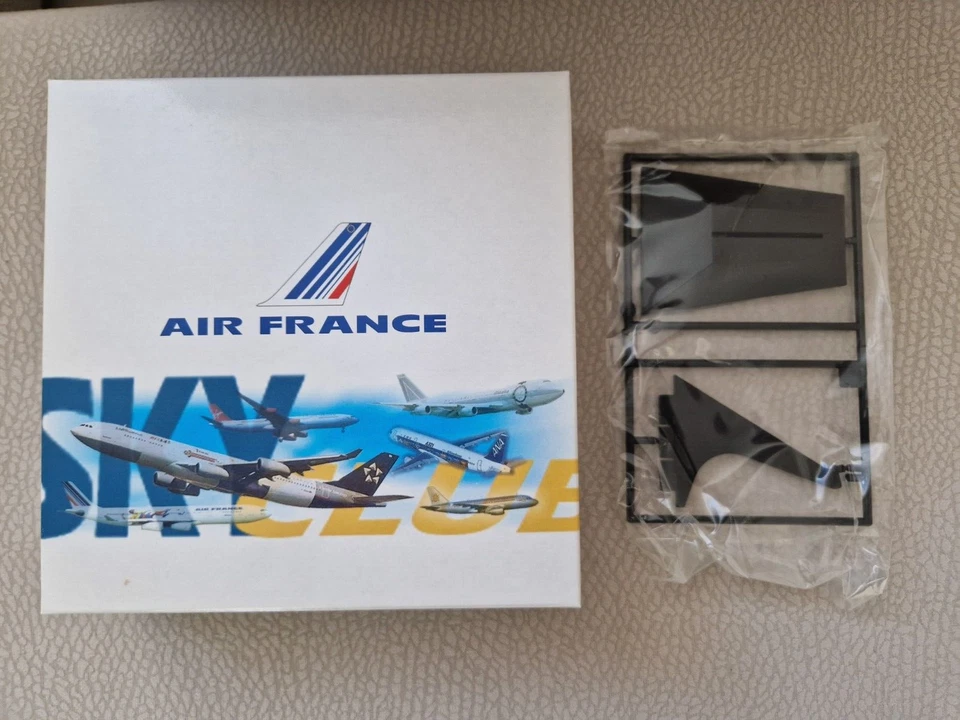 Dragon Wings / Sky Club Air France Airbus A340-311 livrée coupe du monde 1:400 - Photo 3/3