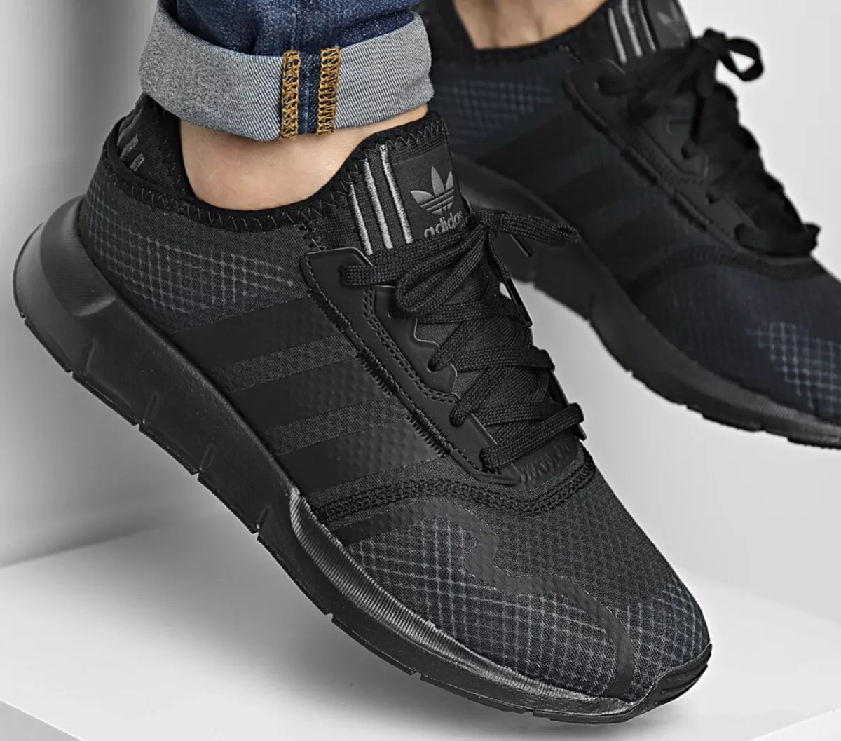 Swift run all black clearance mens