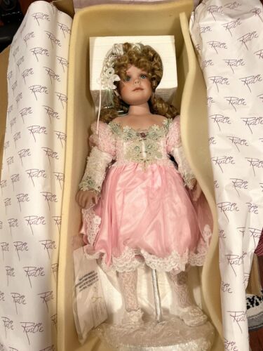2001 - DONNA RUPERT - Rustie "Piper" Porcelain and Fabric 29" Doll 323/500 - Picture 4 of 24