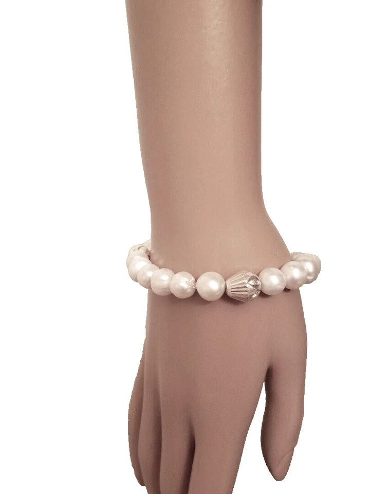 Freshwater Pearl Bracelet with 10mm 925 Sterling Silver Diamond Cut Spacer Beads - Image 3 of 4