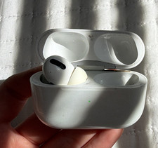 AirPods Pro 1st Gen LEFT Earbud w Charging Case A2190 Genuine, No right Airpod