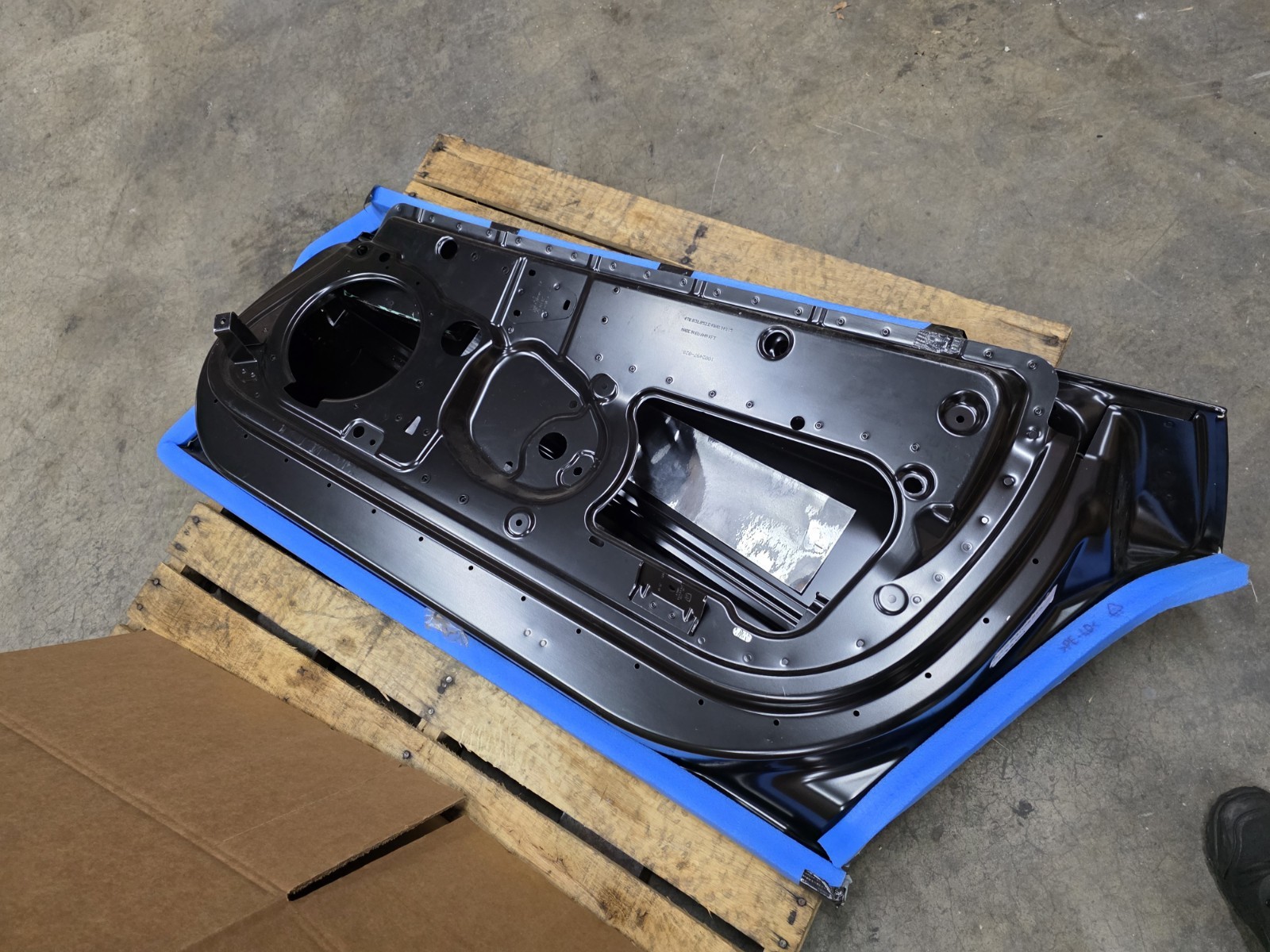 LAMBORGHINI AVENTADOR PASSENGER RIGHT SIDE DOOR OEM 470831052D NEW VIEW PHOTOS
