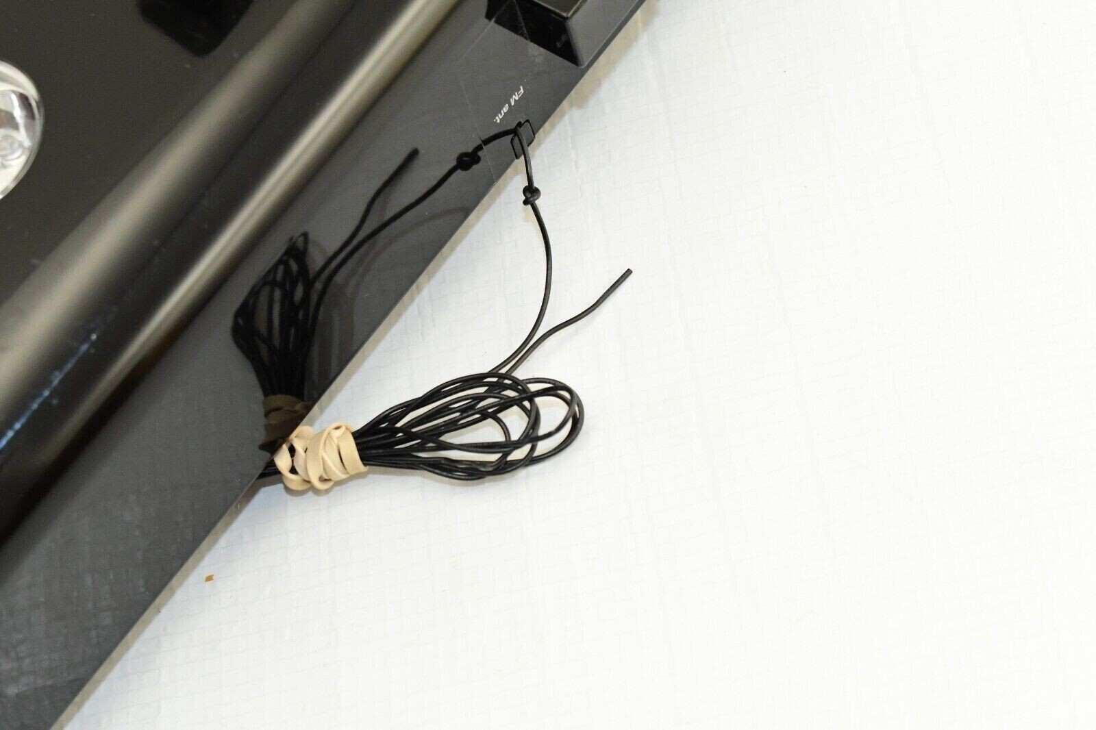 Hamilton Beach iPod Docking Under Cabinet Mounted Radio HU384SA Space Saver