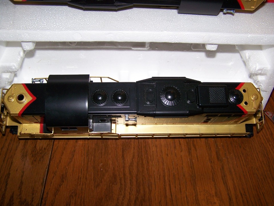 Lionel Northern Pacific GP9 Locomotive 6-8666 w/Dummy 6-8558 0-027 | eBay