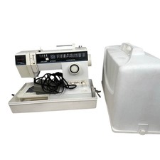 Singer Sewing Machine 4562T in Case with Foot Pedal Working Well