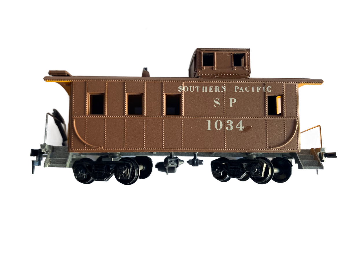 Roundhouse HO Scale Southern Pacific SP 1034 Brown Caboose Model