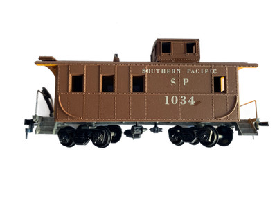 Roundhouse HO Scale Southern Pacific SP 1034 Brown Caboose Model