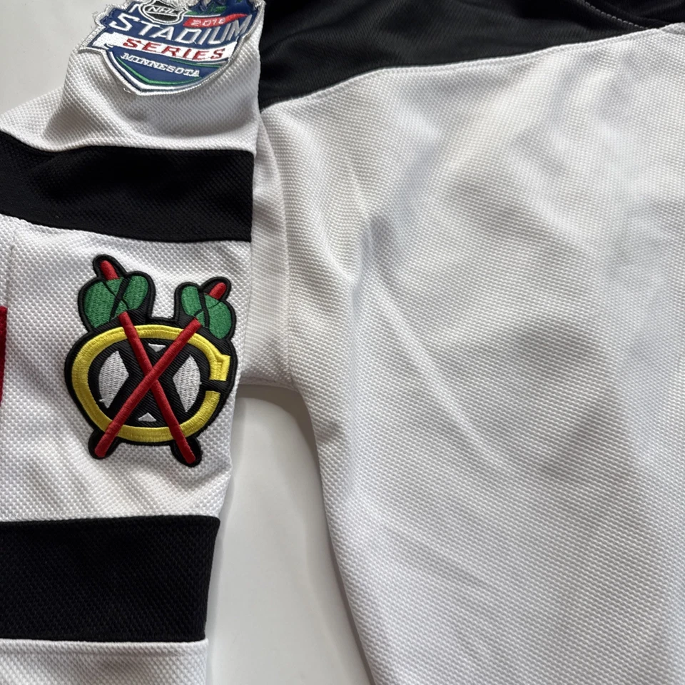 Camiseta masculina Chicago Blackhawks 2016 Stadium Series Patrick Kane Reebok tamanho 54 XL - Imagem 4 de 4