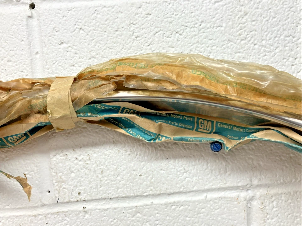 New OEM Rear RH Wheel Well Trim 9636217 1982-85 Buick Riviera Convertible (SR40) - Image 4 of 4