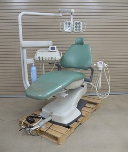 DentalEZ NUSP NuSimplicity Dental Chair W/ Radius Delivery Unit & Mount Light