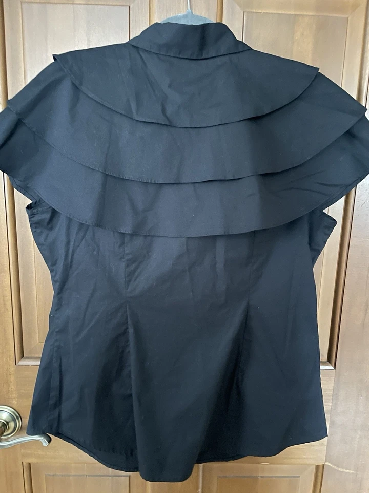 Isaac Mizrahi Live! Рубашка на пуговицах ярусная с оборками через плечо черная M плащ офисная - Изображение 2 из 4