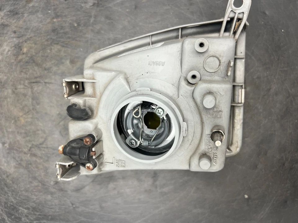 Conjunto de lámpara de faro lateral del conductor OEM 1990-1994 Lexus LS400 114-75691 Foto 4 de 4