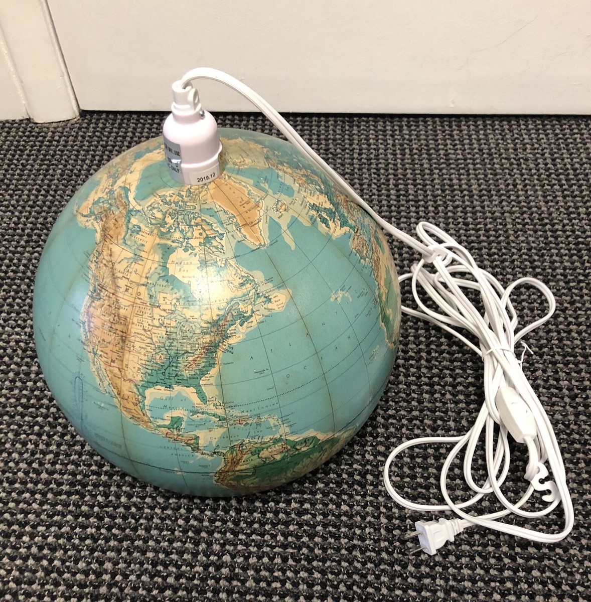 EARTH Globe Lamp  ライト Wholesale | Earth Globe Light – Relaxus Wholesale USA