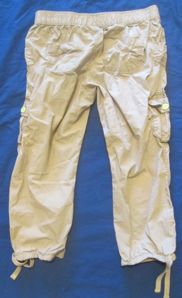 Calça cargo capri cáqui Old Navy extragrande 14 cordões cintura e punhos - Imagem 3 de 4