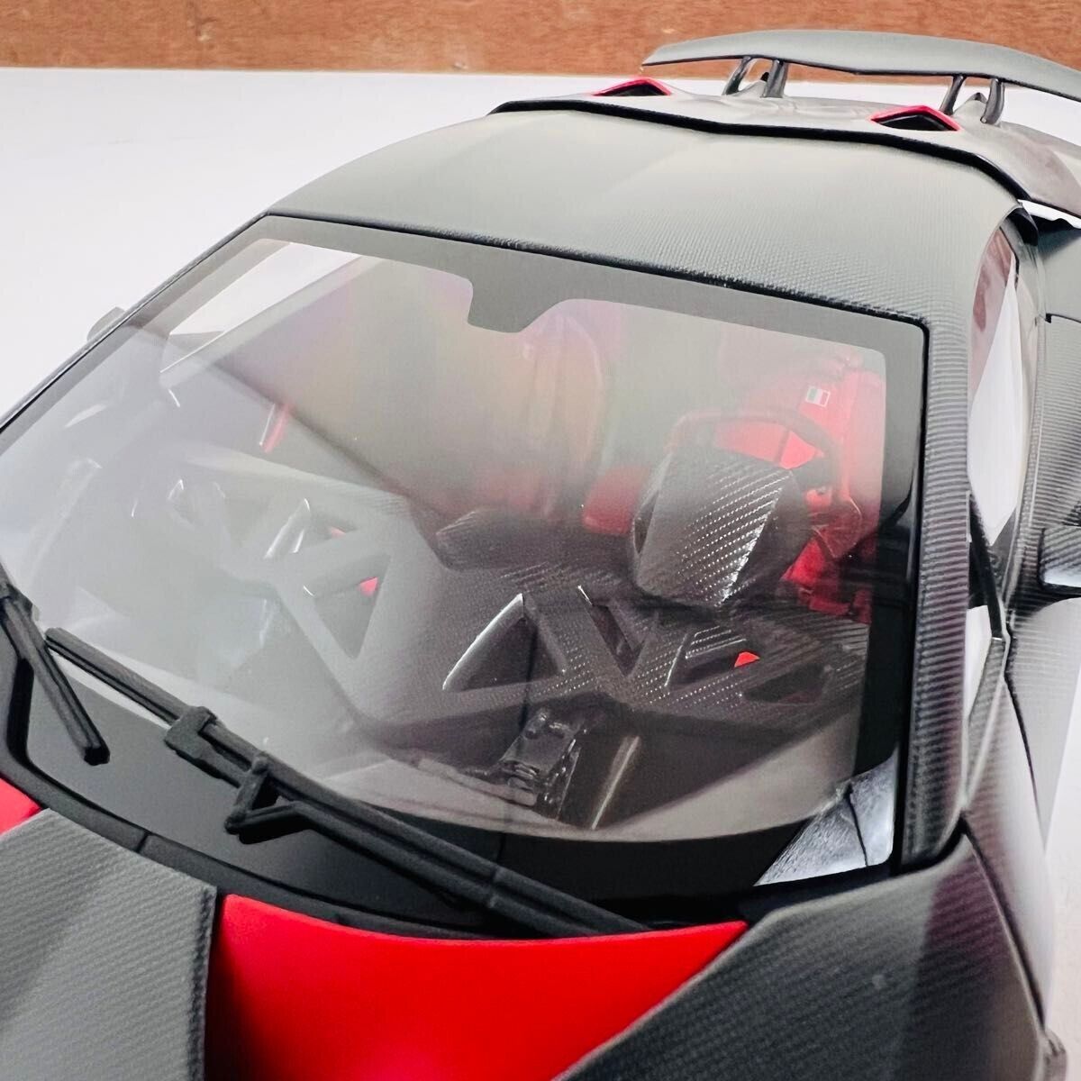Autoart 1/18 Lamborghini Sesto Elemento Grey Carbon Fiber Autoart 1/18 Lamborghini Sesto Elemento Grey Carbon Fiber