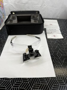 Rose Micro Solutions Loupe 2.5X-R Dental / Surgical Glasses With Damaged Case