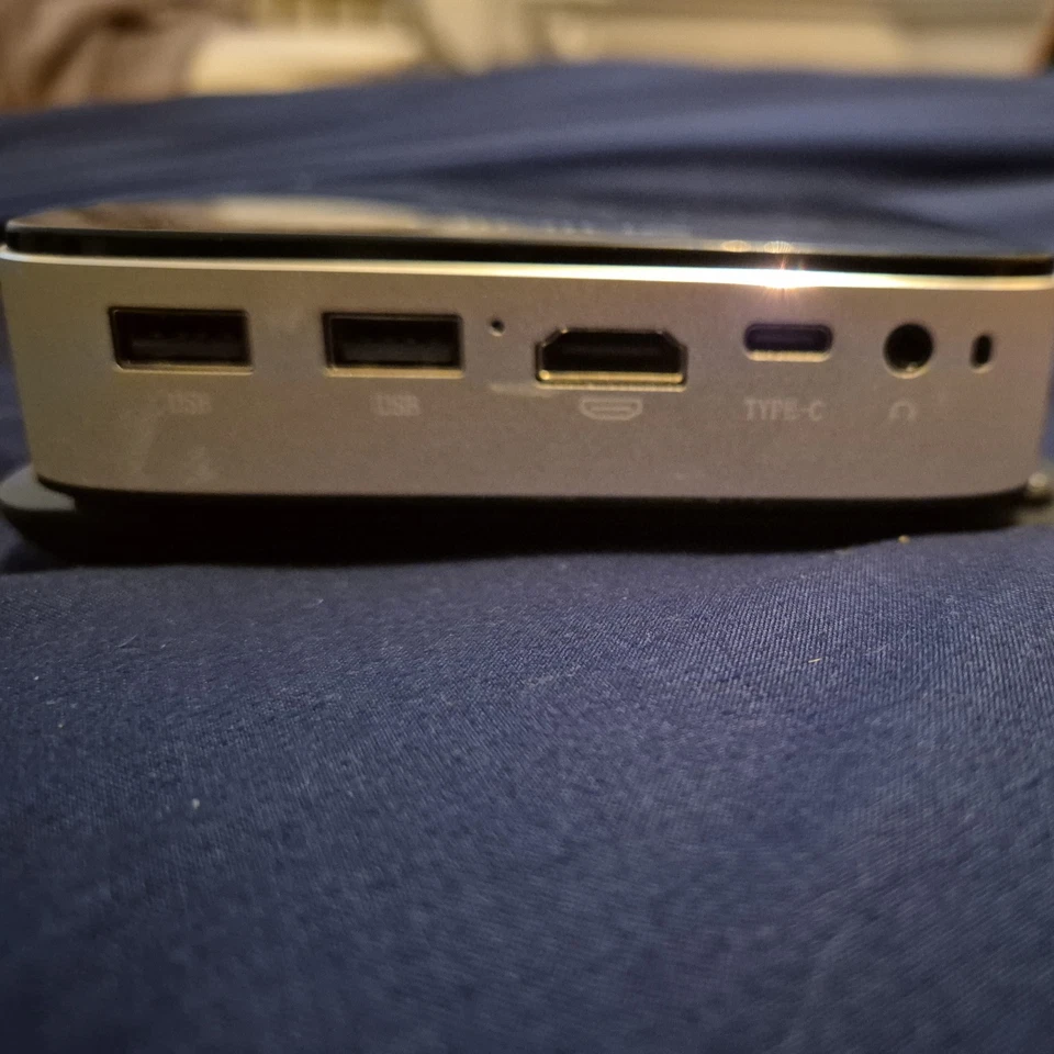 Wimius Q3 DLP Mini Projector Android, 550ANSI, Short Throw,  Battery & Mains - Image 3 of 3