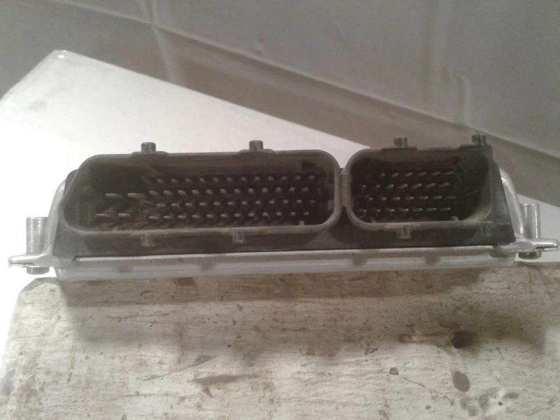 Módulo de Control Electrónico Motor ECM Modelo VIN D 2.8L Se Adapta 97-02 AUDI A4 625506 Foto 2 de 3