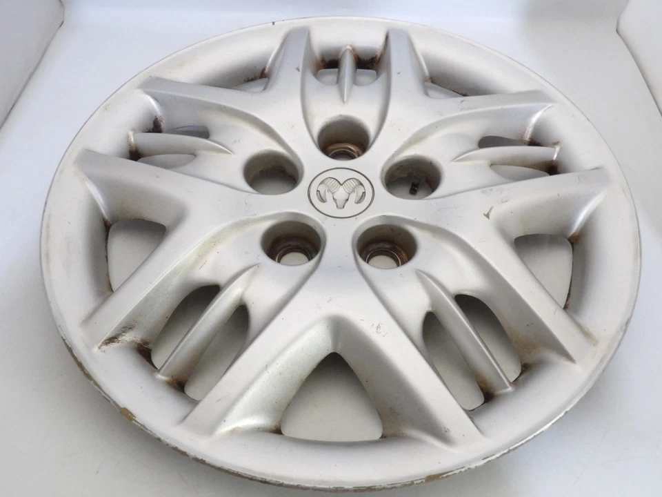 Cubierta de rueda tapacubos de 15" Dodge Caravan 2001 2002 2003 2004 2005 OEM 04766971AA Foto 2 de 4