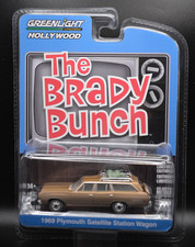 GREENLIGHT COLLECTIBLES - The Brady Bunch 1969 Plymouth Satellite (44990-A) 1:64