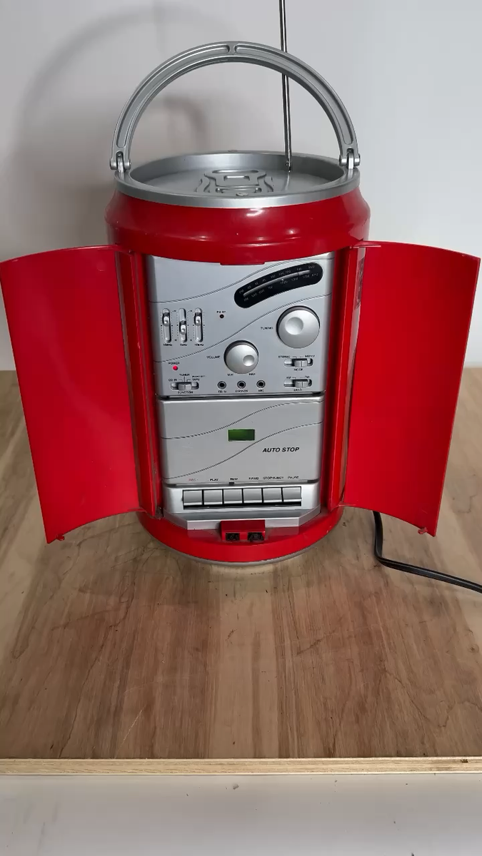Coca-Cola コカコーラ　AM/FMラジオ Coca-Cola Retro Desktop Vintage Style AM/FM Battery Operated