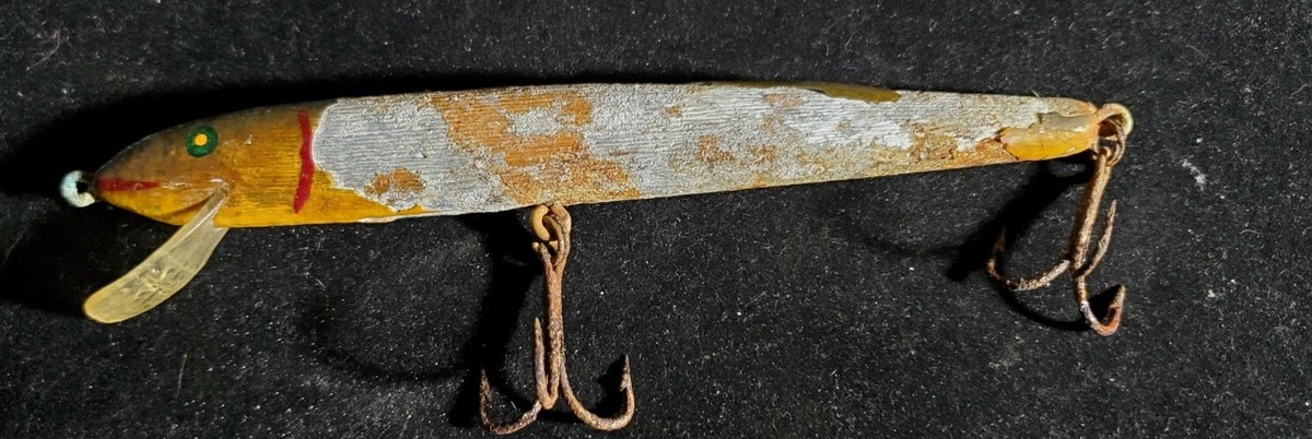 Buz Fuz Vintage Wood Lure Salt Water surf fishing. Our x1705 Buz Fuz Vintage Wood Lure Salt Water surf fishing. Our x1705