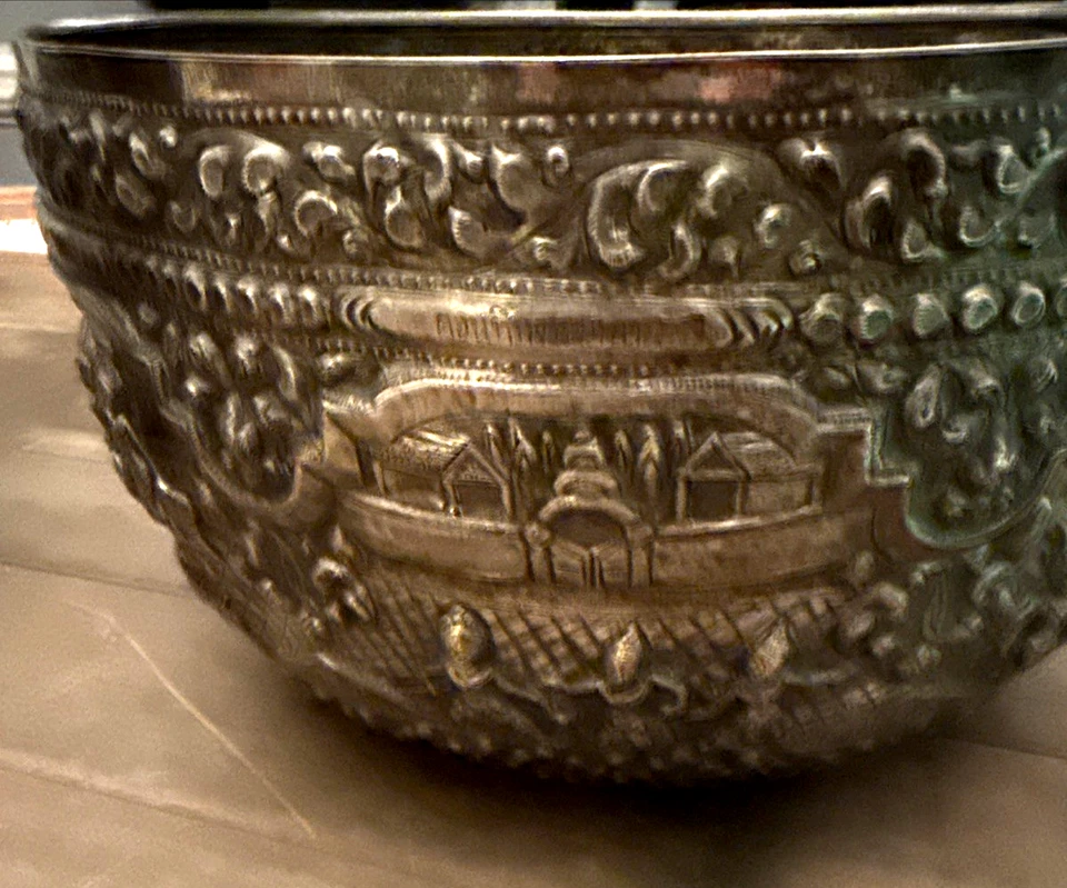 Antiguo cuenco birmano hindú Repousse plata Thabeik marca Guanyin 1890 Foto 2 de 4