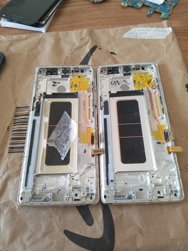 Coppia Scocche Samsung Galaxy Note 8 per Recupero Parti - Immagine 2 di 4