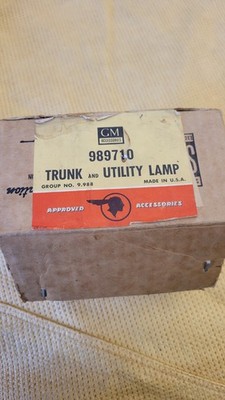 NOS 50'S PONTIAC TRUNK AND UTILTY REEL OUT LAMP
