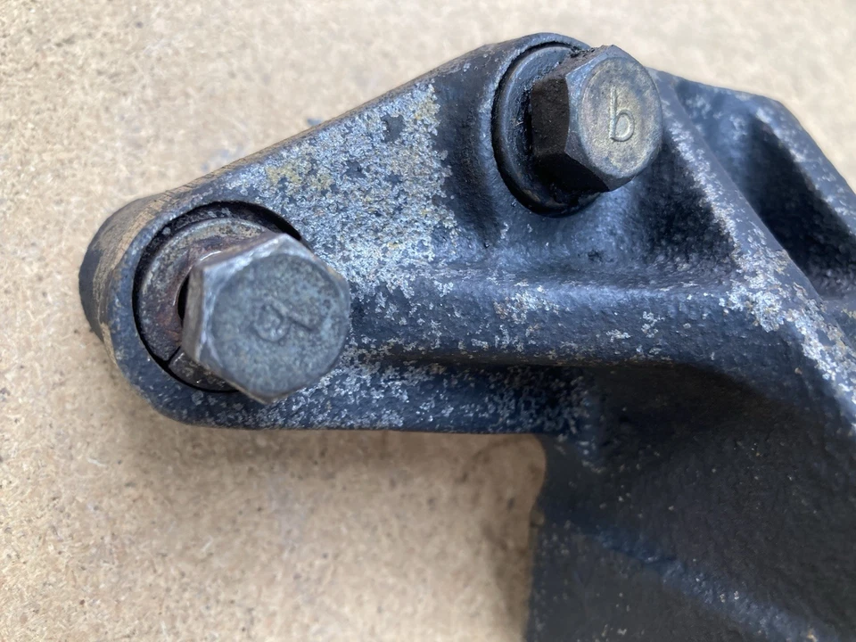 Soporte y pernos de montaje de bomba de smog camioneta Chevy LUV 1972-80, emisiones, usado, OEM Foto 2 de 4