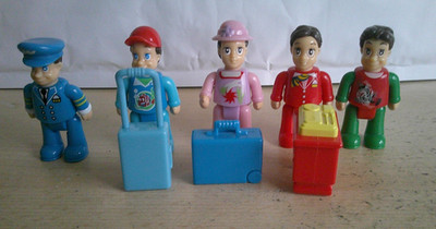 Hap P Kid Little Learner Airport Spielset - 5 Figuren & Zubehör inkl. Pilot