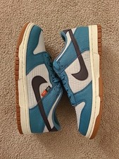 Nike dunk low size 4 youth/5.5wmns Dc9561400