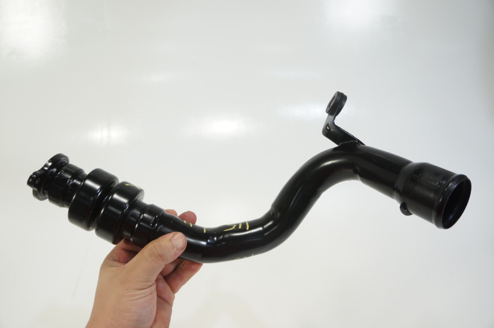 14-2020 maserati ghibli 3.0 left side turbo intercooler hose pipe pressure duct