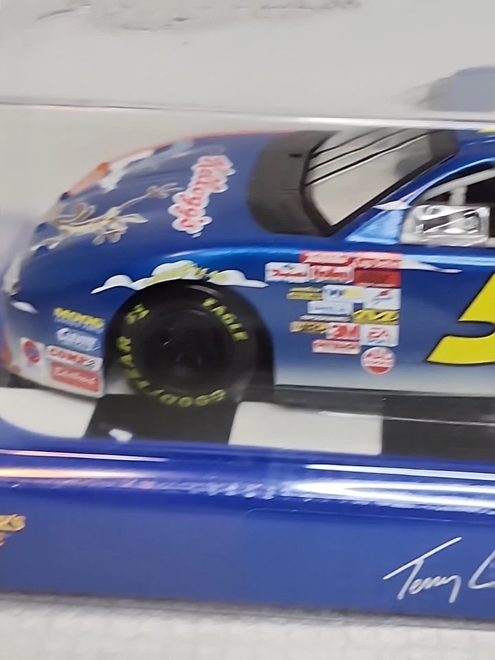 Terry Labonte #5 Winners Circle Looney Tunes Monte Carlo 2002 - Image 2 of 4