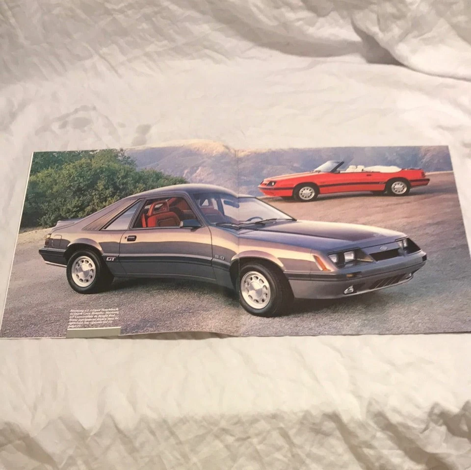 1986 Ford Mustang sales brochure - Image 3 of 4