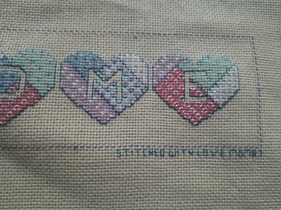 Punto de Cruz Bordado "Bienvenido" Corazones Cosidos con Amor Muestreador Multicolor  Foto 3 de 4