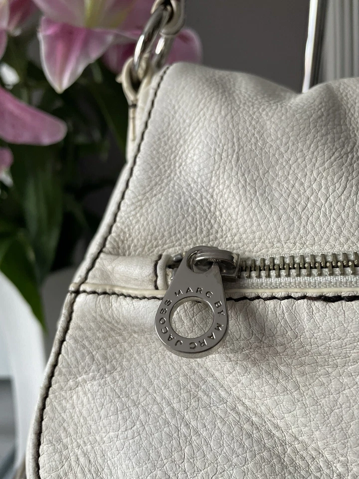Lovely Genuine MARC BY MARC JACOBS  Leather Shoulder Bag, Handbag Off White - Image 2 of 4