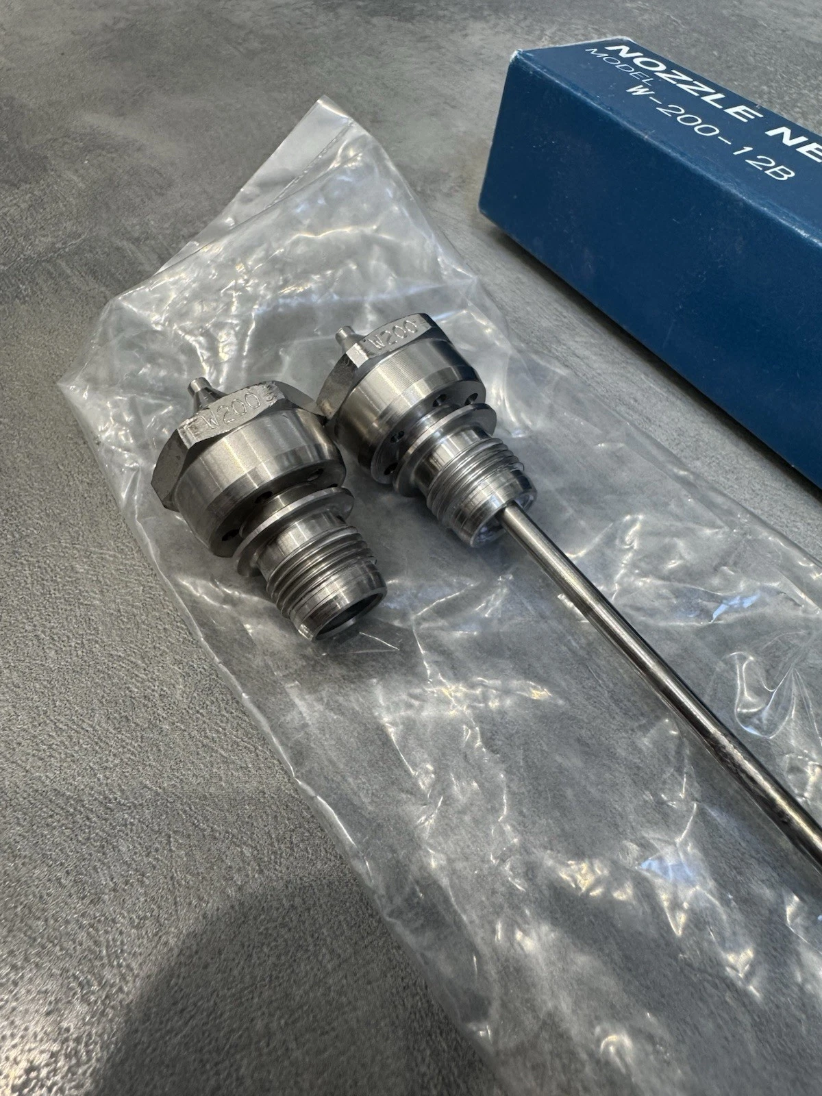 Anest Iwata W200 Nozzle Needle Set 1.2mm W-200-12B 2x Heads Used 3