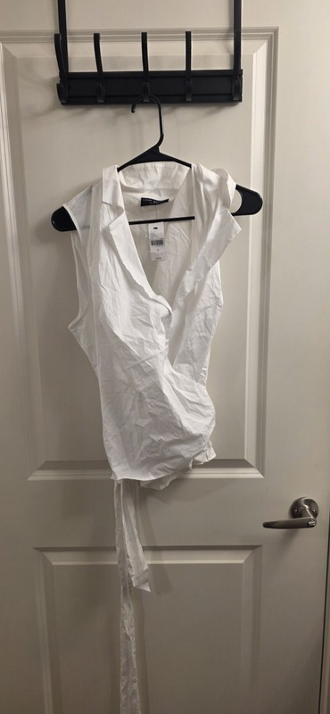 Lane Bryant 14 NWT Womens Top White Sleeveless Vneck Wrap, Light, Buttons, Belt