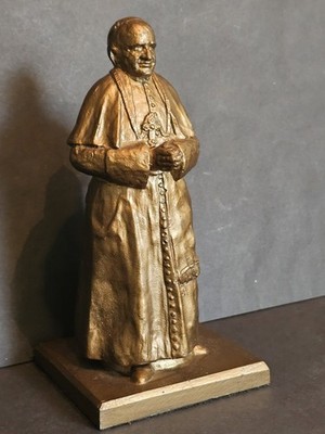 Pope John Paul ll. 20th century bronze statue 22cm high. 1.1 KG.