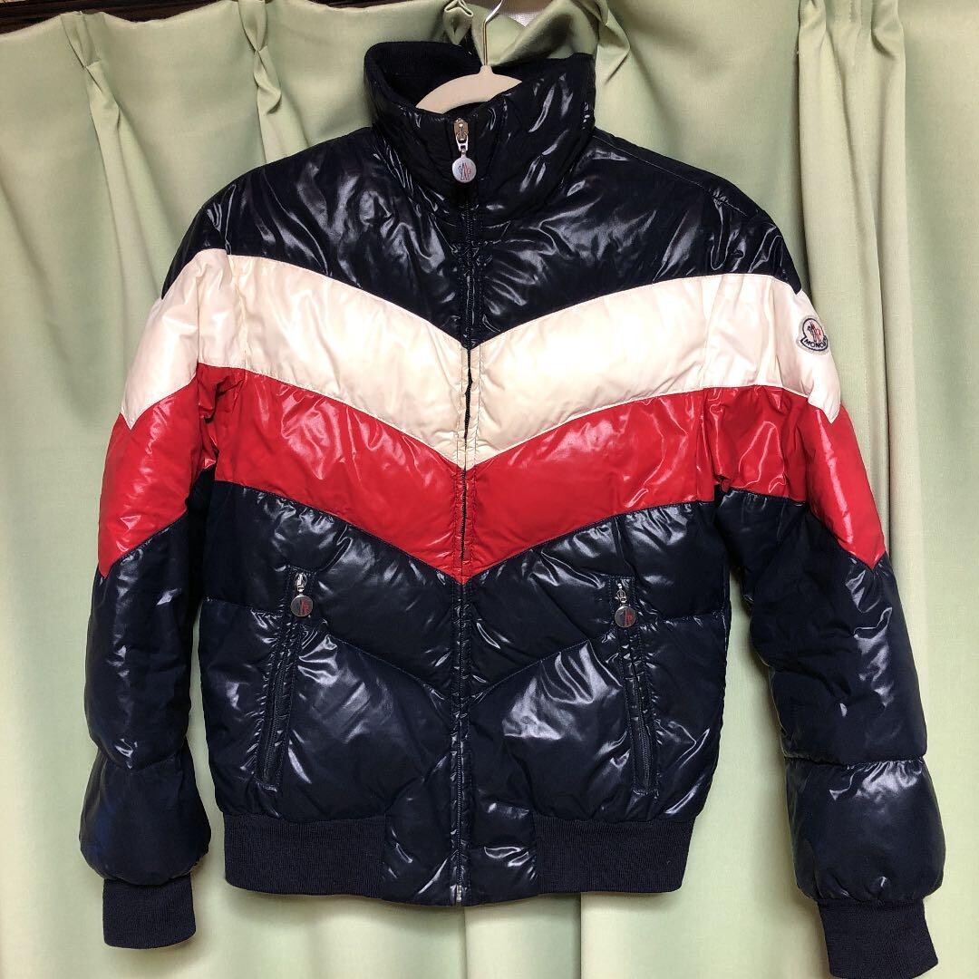 Moncler Chine Down Jacket Tricolor V-shaped Switching Navy Moncler Chine Down Jacket Tricolor V-shaped Switching Navy