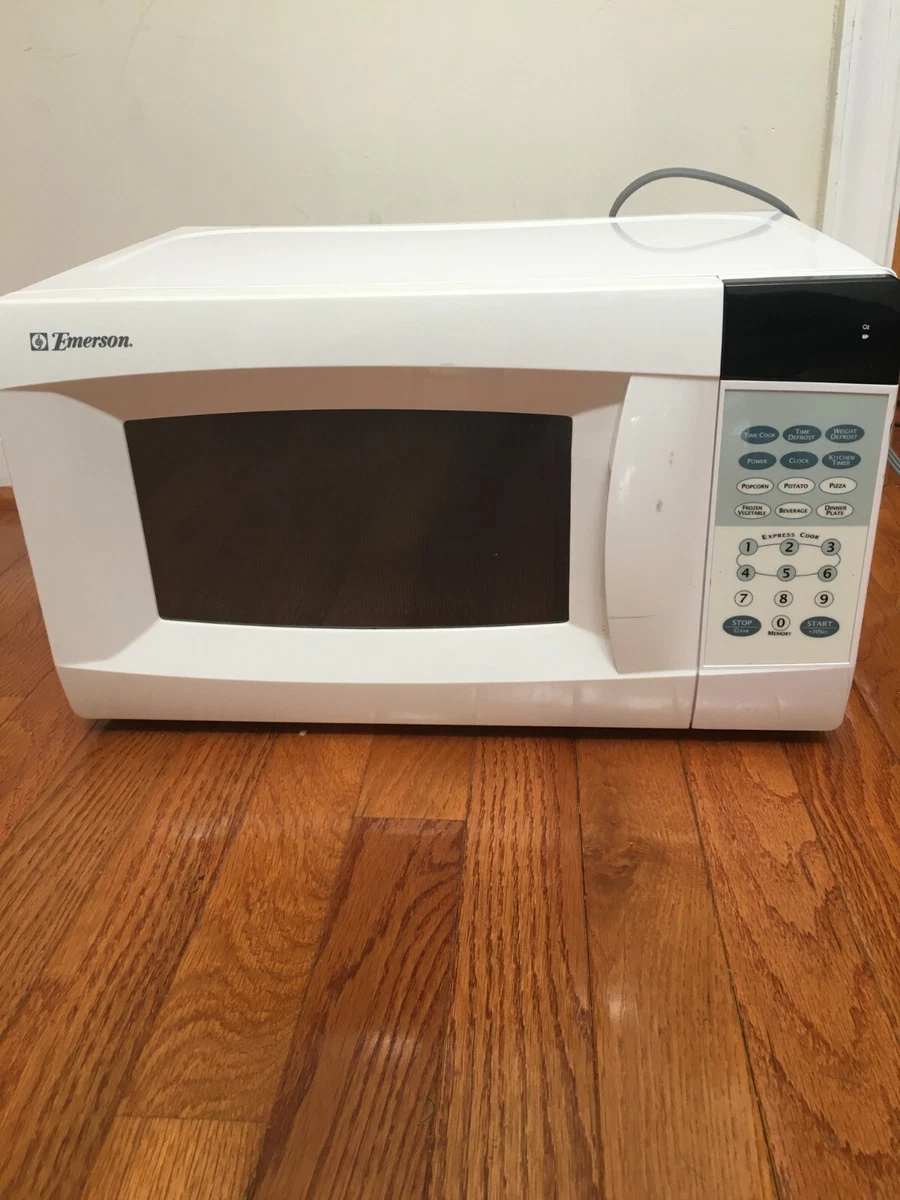 Emerson MW7300W 0.7-cu ft. 700-watt Touch Microwave Oven